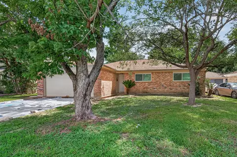 Exterior - 24114 Spring Briar Ln, Spring, TX 77373 photo 4 of 8
