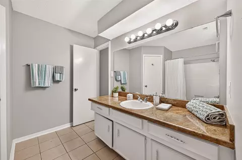 Bath - 24114 Spring Briar Ln, Spring, TX 77373 photo 7 of 7