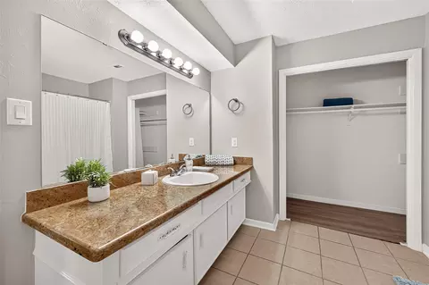Bath - 24114 Spring Briar Ln, Spring, TX 77373 photo 3 of 7