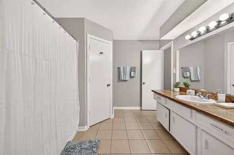 Bath - 24114 Spring Briar Ln, Spring, TX 77373 photo 5 of 7