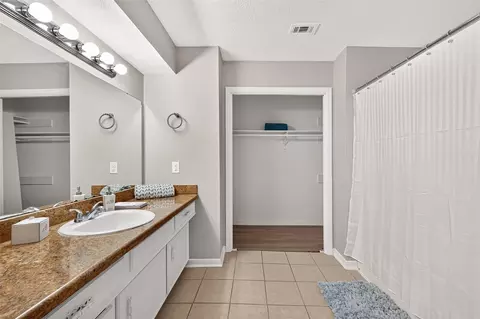 Bath - 24114 Spring Briar Ln, Spring, TX 77373 photo 4 of 7