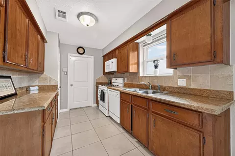 Kitchen - 24114 Spring Briar Ln, Spring, TX 77373 photo 1 of 4