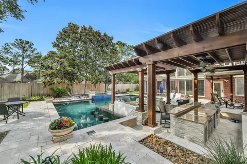 210 Trail Bend Ln, Friendswood, TX 77546