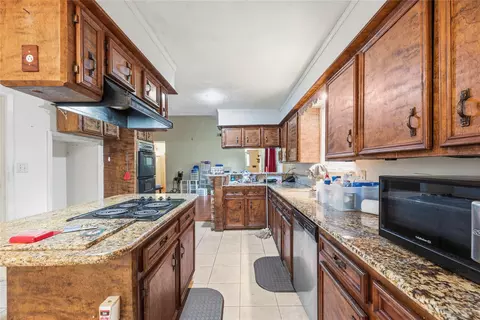 Kitchen - 25703 Mill Pond Ln, Spring, TX 77373 photo 2 of 3