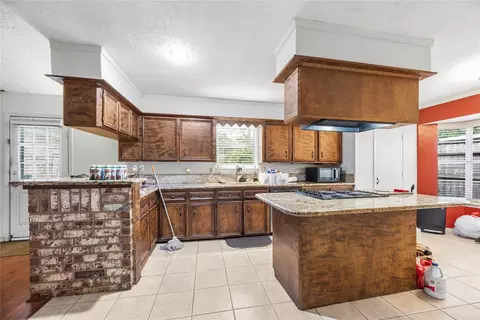 Kitchen - 25703 Mill Pond Ln, Spring, TX 77373 photo 1 of 3