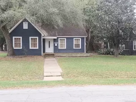 2824 5th St, Bay City, TX 77414