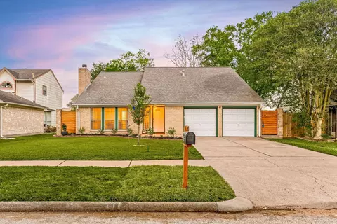 505 Lochnell Dr, Houston, TX 77062