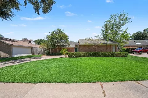 15747 Boulder Oaks Dr, Houston, TX 77084