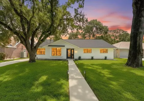 1718 Capstan Rd, Houston, TX 77062