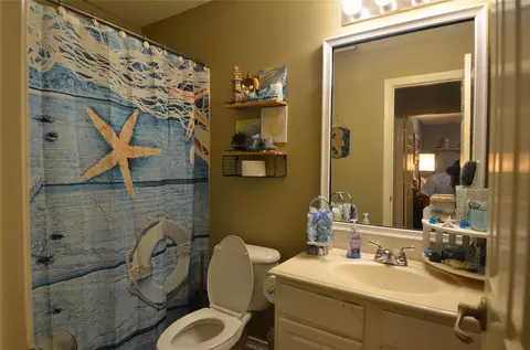 Bath - 5518 Bowles Ct, Spring, TX 77388 photo 3 of 3