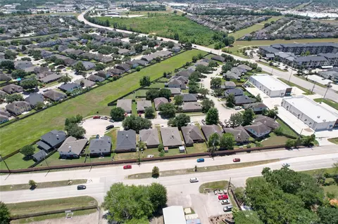 View/Area - 5518 Bowles Ct, Spring, TX 77388 photo 3 of 6