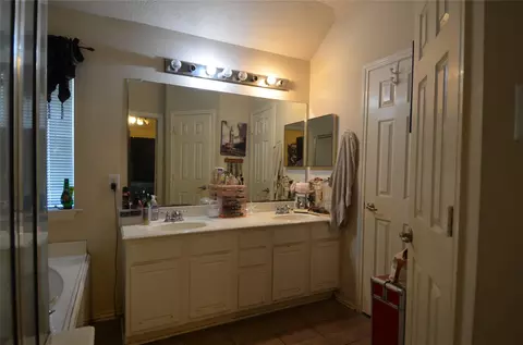 Bath - 5518 Bowles Ct, Spring, TX 77388 photo 2 of 3