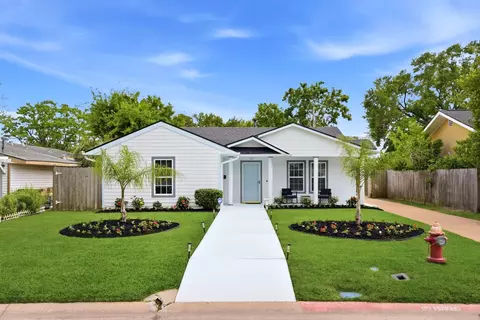 121 Tarpon Ave, Galveston, TX 77550
