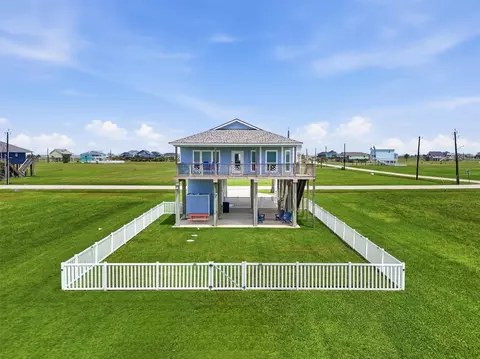 18705 Warrior Rd, Galveston, TX 77554