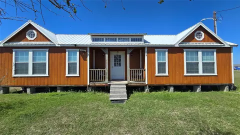 354 Haddock Dr, Palacios, TX 77465