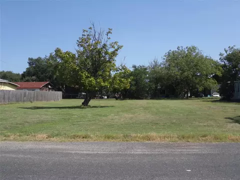 305 E Post Office St, Weimar, TX 78962