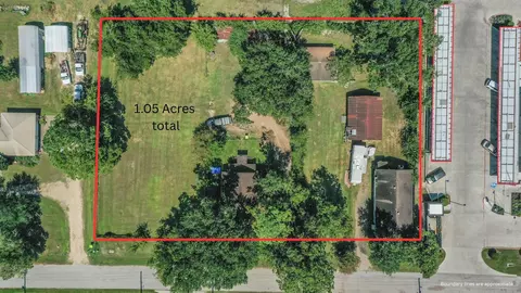 8911 Charity St, Needville, TX 77461