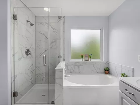 Bath - 22422 Lamaster Ln, Spring, TX 77373 photo 3 of 5