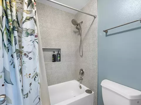 Bath - 22422 Lamaster Ln, Spring, TX 77373 photo 5 of 5