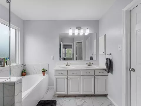 Bath - 22422 Lamaster Ln, Spring, TX 77373 photo 2 of 5