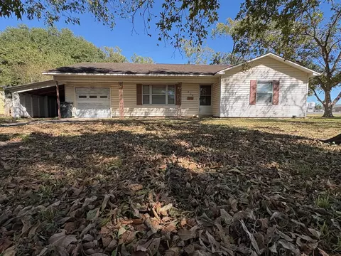 809 August St, El Campo, TX 77437