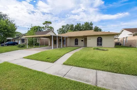 729 Arbor Dr, Deer Park, TX 77536