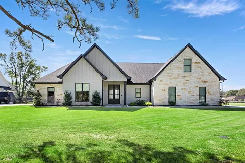 1210 Cuniff Rd, Sour Lake, TX 77659