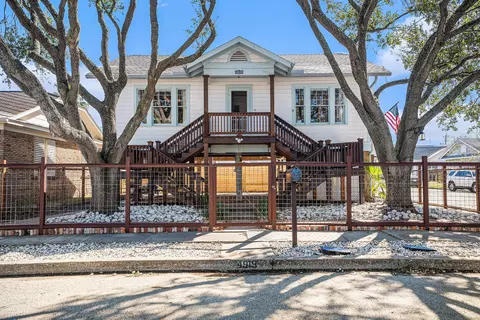 4919 Austin Dr, Galveston, TX 77551