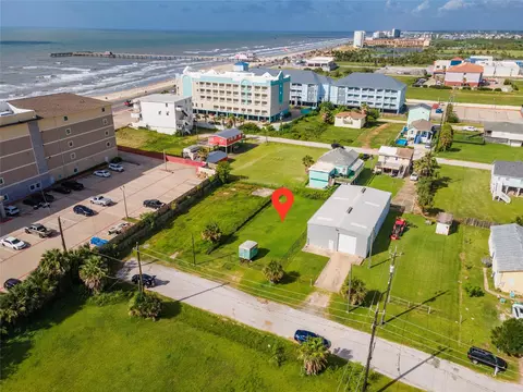 3619 Yale St, Galveston, TX 77554