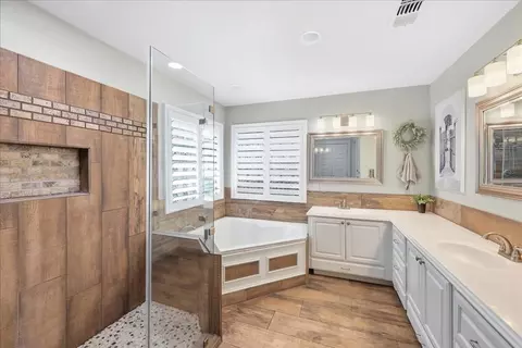 Bath - 6320 Meadow Mist St, Orange, TX 77632 photo 1 of 4