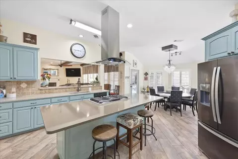 Kitchen - 6320 Meadow Mist St, Orange, TX 77632 photo 3 of 4