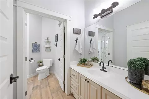 Bath - 6320 Meadow Mist St, Orange, TX 77632 photo 2 of 4