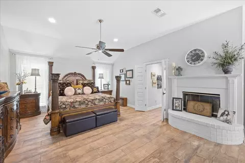 Bedroom - 6320 Meadow Mist St, Orange, TX 77632 photo 1 of 4