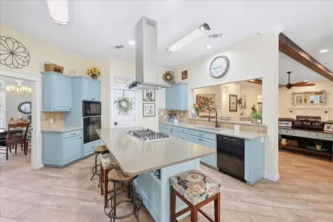 Kitchen - 6320 Meadow Mist St, Orange, TX 77632 photo 2 of 4