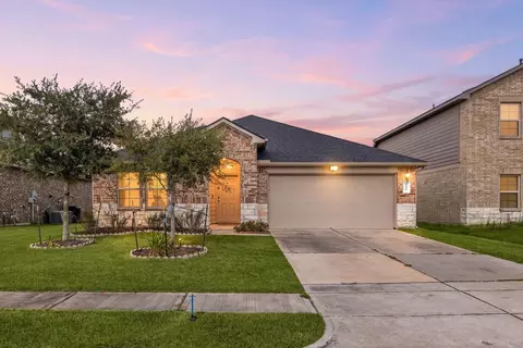 8007 Tamarind Ln, Baytown, TX 77521