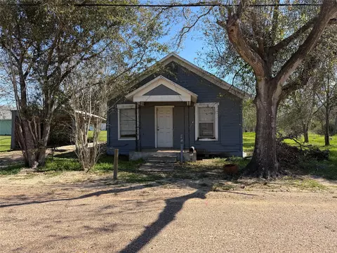 712 N Mccarty Ave, Eagle Lake, TX 77434