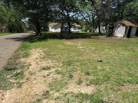 316 Maple St, Maud, TX 75567