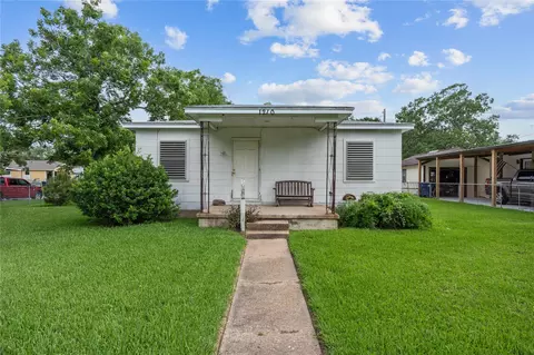 1210 10th Ave N, Texas City, TX 77590