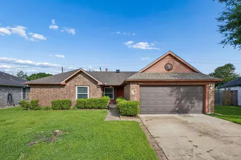 10819 E Linwood Dr, La Porte, TX 77571