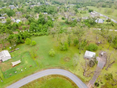 1026 Colony Dr, Angleton, TX 77515