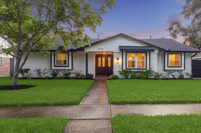 9710 Bob White Dr, Houston, TX 77096
