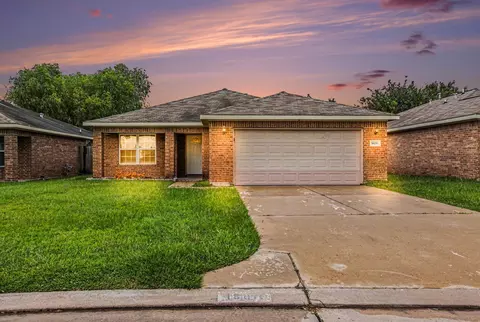 18011 Kinsale Valley Ln, Houston, TX 77060