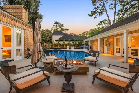323 Vanderpool Ln, Houston, TX 77024