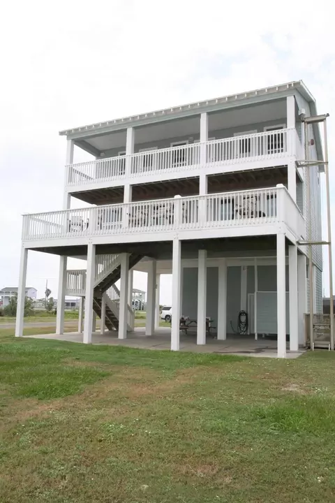 1355 Keith Ave, Gilchrist, TX 77617