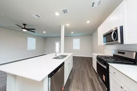 Kitchen - 2340 Pipefish Dr, Conroe, TX 77384 photo 2 of 2