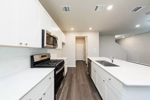 Kitchen - 2340 Pipefish Dr, Conroe, TX 77384 photo 1 of 2