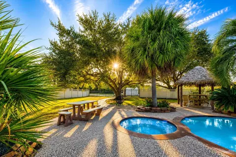 2742 Westchester Cir, Pearland, TX 77584