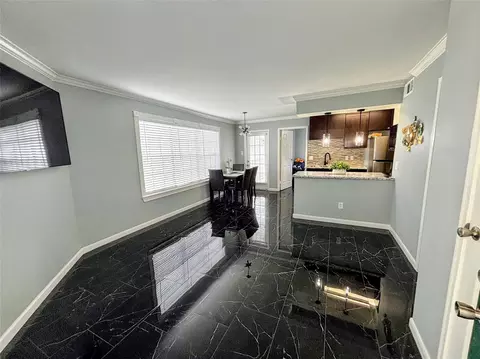 12660 Ashford Point Dr #606, Houston, TX 77082