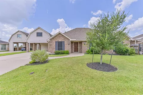 2910 Apache St, League City, TX 77573