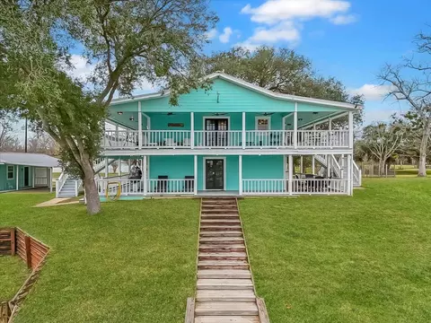 462 Exotic Isle Dr, Matagorda, TX 77457